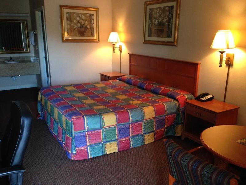 Red Roof Inn Jacksonville, AL image