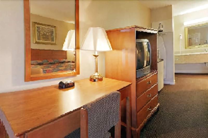 Red Roof Inn Jacksonville, AL image
