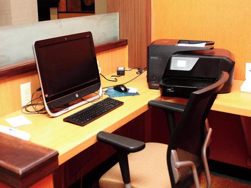 Fairfield Inn Suites By Marriott Fairmont