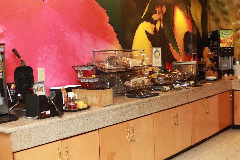 Fairfield Inn Suites By Marriott Fairmont image
