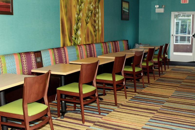 Fairfield Inn Suites By Marriott Fairmont image