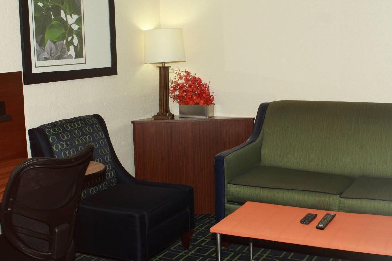 Fairfield Inn Suites By Marriott Fairmont image