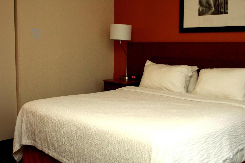 Fairfield Inn Suites By Marriott Fairmont image