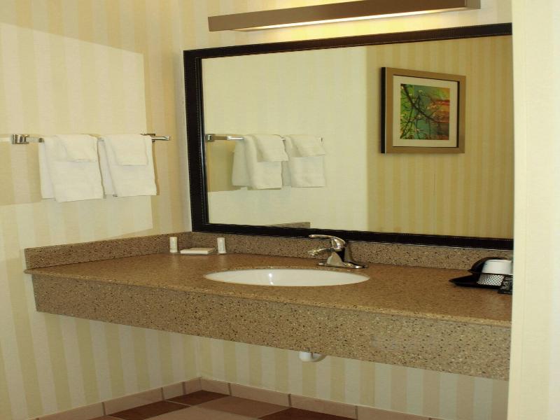 Fairfield Inn Suites By Marriott Fairmont image