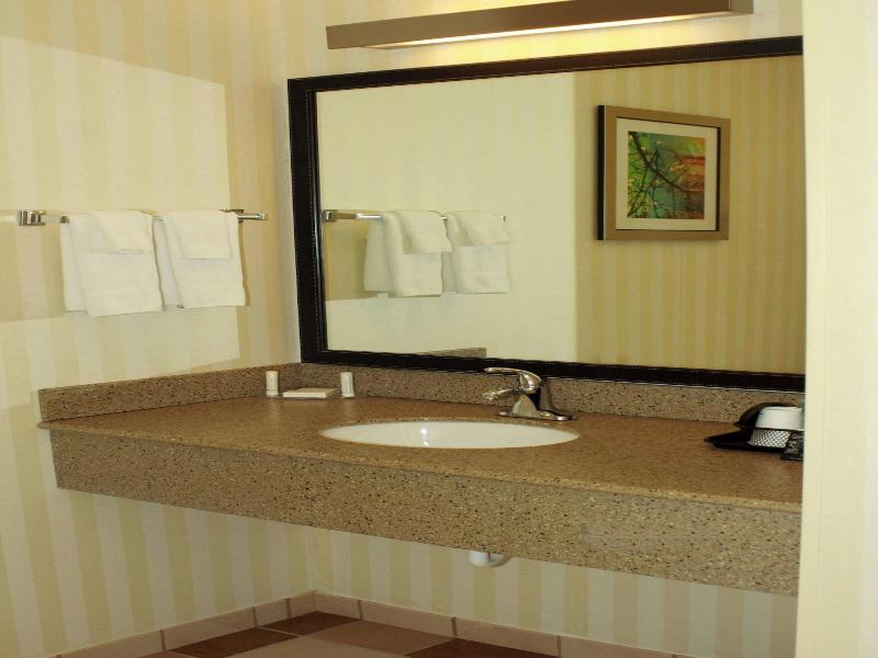 Fairfield Inn Suites By Marriott Fairmont image