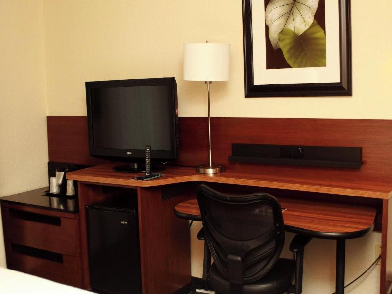 Fairfield Inn Suites By Marriott Fairmont image