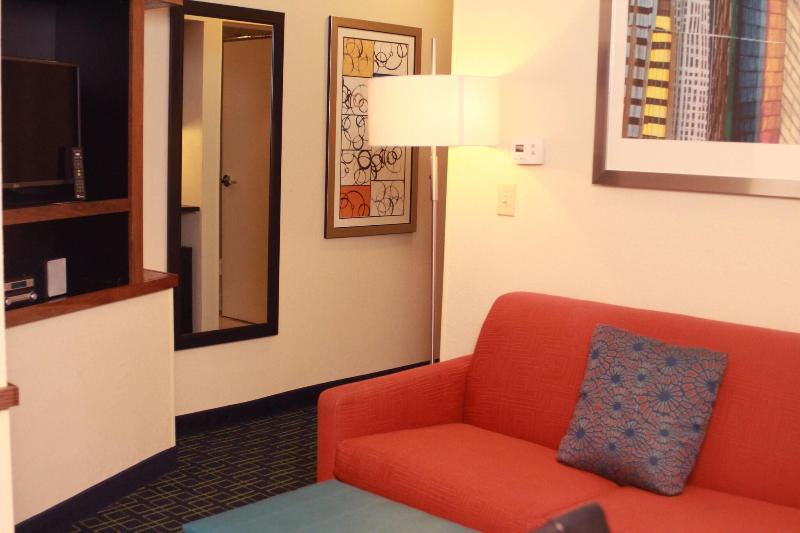 Fairfield Inn Suites By Marriott Fairmont image