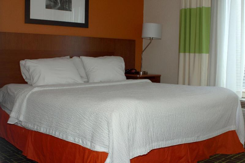Fairfield Inn Suites By Marriott Fairmont image