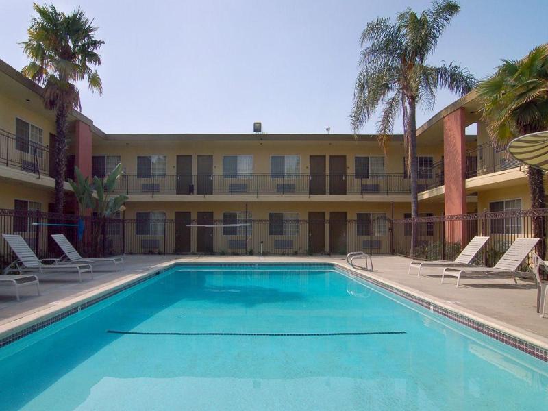 American Inn Suites