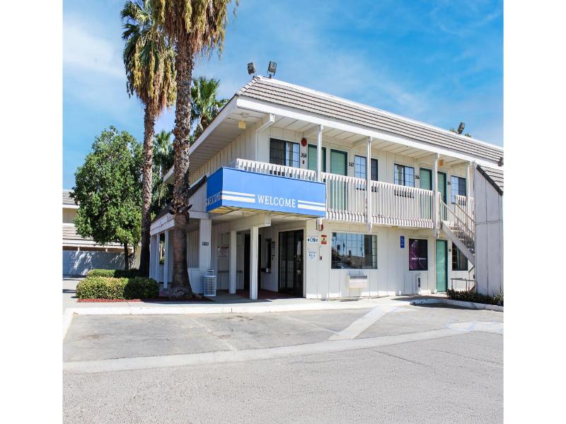 Motel 6 Coalinga, CA - East