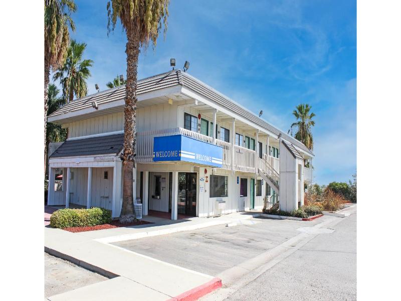 Motel 6 Coalinga, CA - East