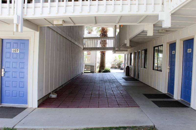 Motel 6 Coalinga, CA - East image