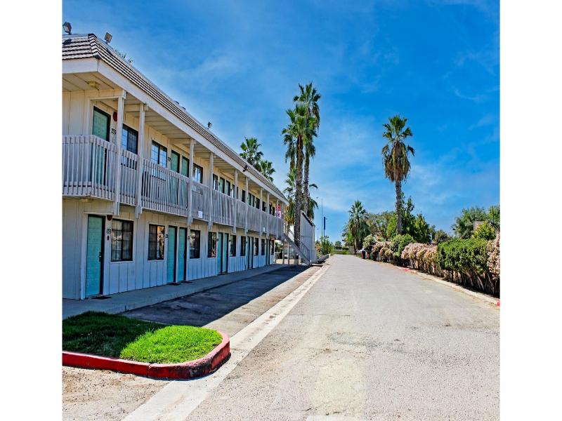 Motel 6 Coalinga, CA - East — exterior view