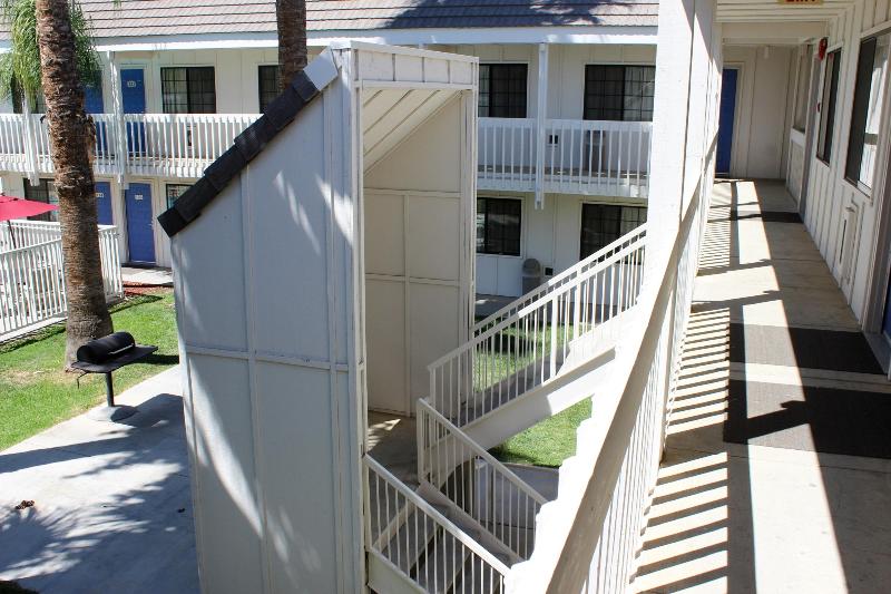 Motel 6 Coalinga, CA - East image