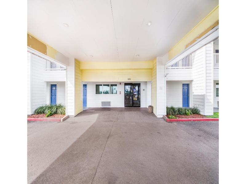 Motel 6 Coalinga, CA - East — general view