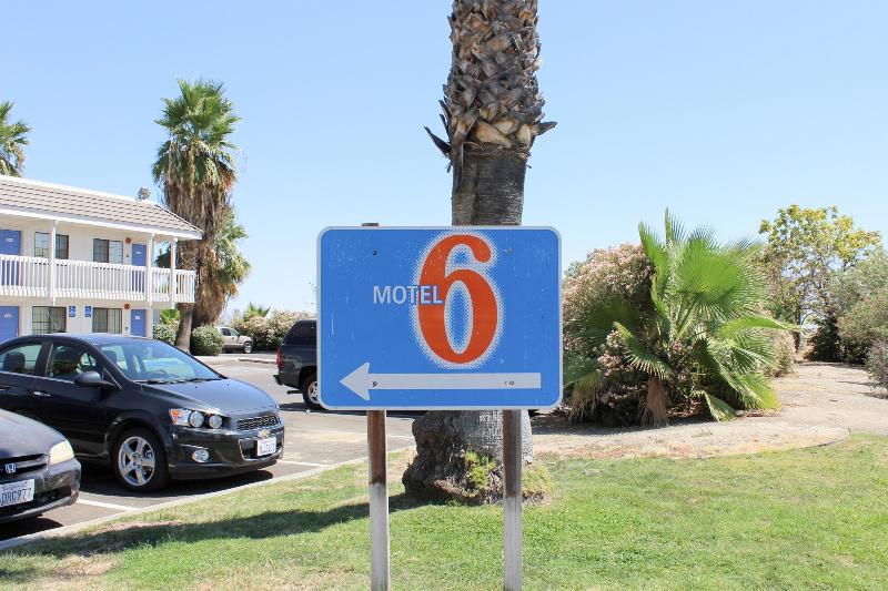 Motel 6 Coalinga, CA - East image