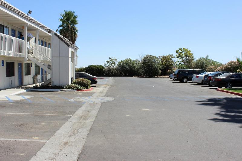 Motel 6 Coalinga, CA - East image