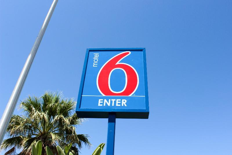 Motel 6 Coalinga, CA - East image