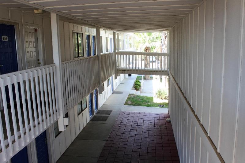 Motel 6 Coalinga, CA - East image