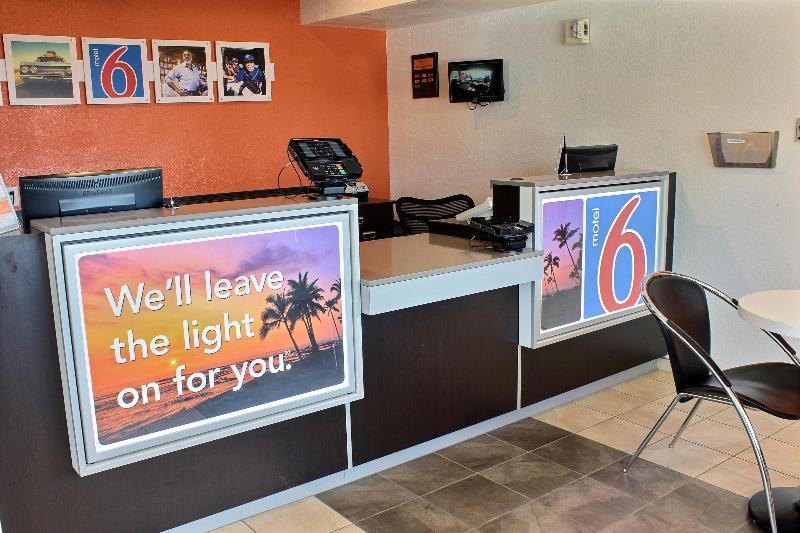 Motel 6 Coalinga, CA - East image