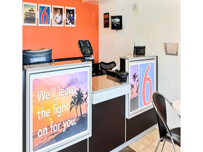 Motel 6 Coalinga, CA - East