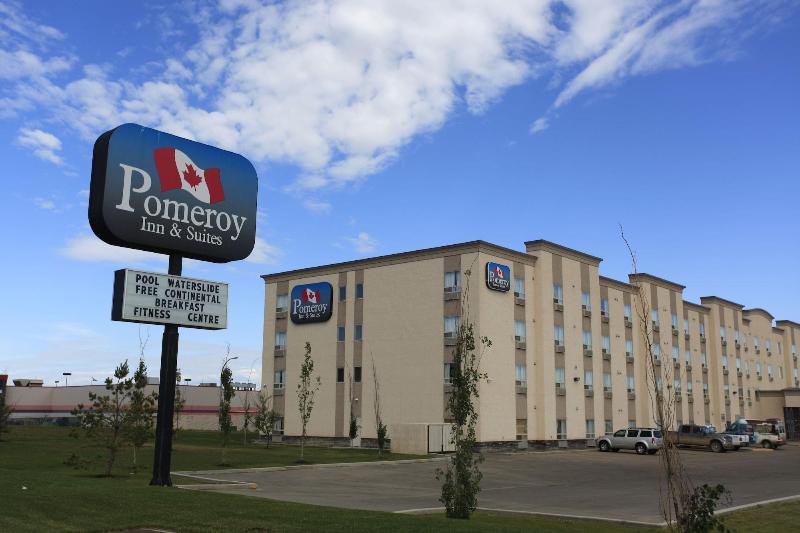 Pomeroy Inn Suites Hotel Dawson Creek image