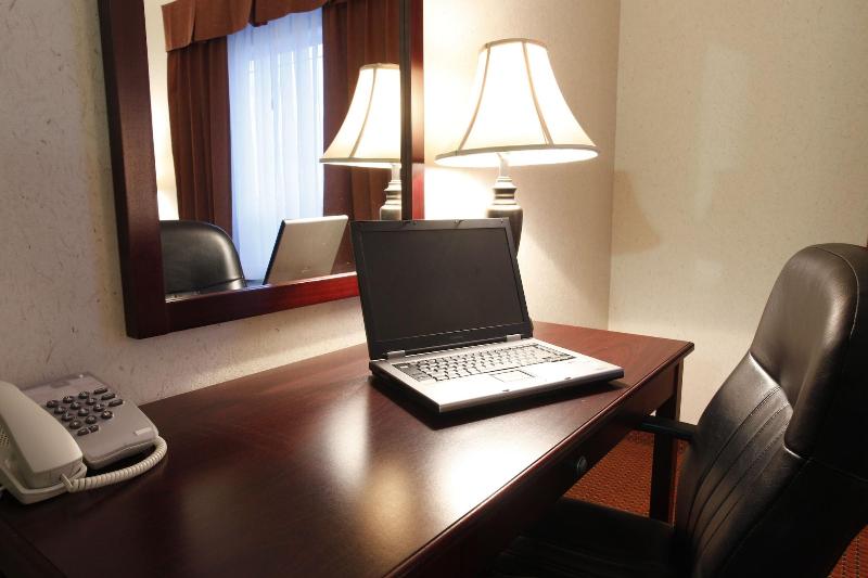 Pomeroy Inn Suites Hotel Dawson Creek image