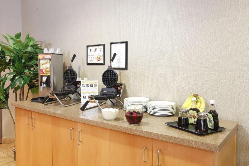 Pomeroy Inn Suites Hotel Dawson Creek image
