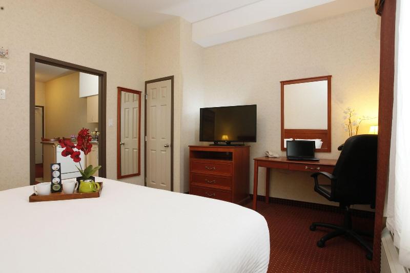 Pomeroy Inn Suites Hotel Dawson Creek image