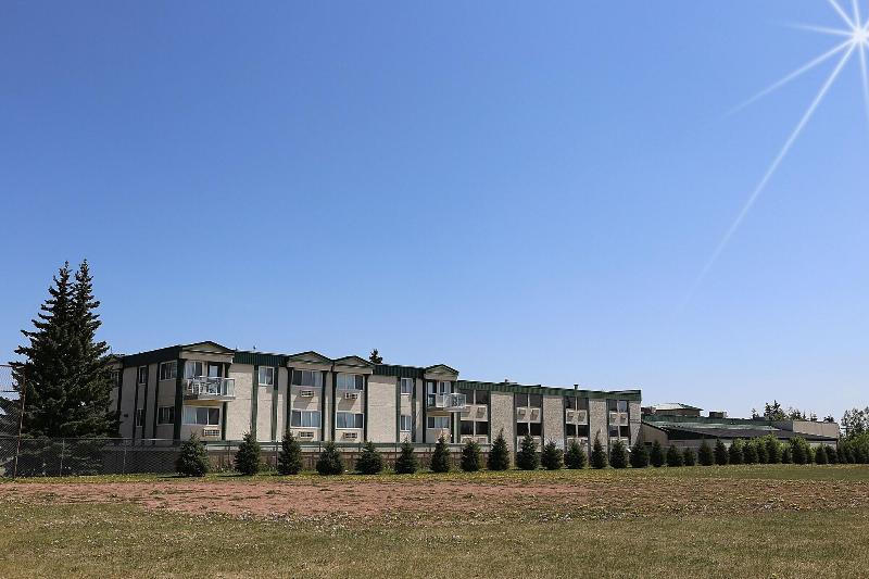 Tamarack Motor Inn — general view