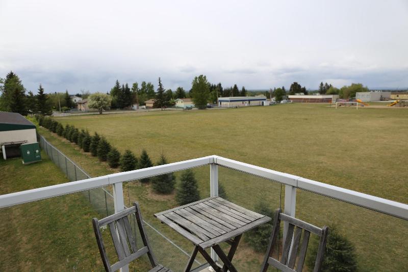 Tamarack Motor Inn image