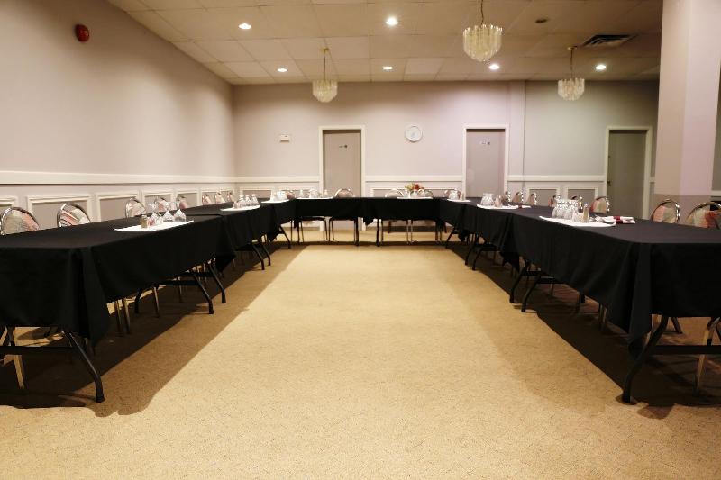 Tamarack Motor Inn image