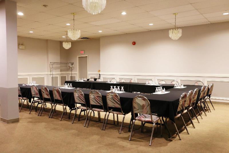 Tamarack Motor Inn image