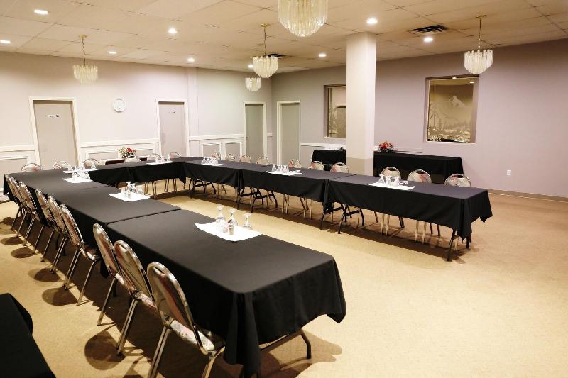 Tamarack Motor Inn image
