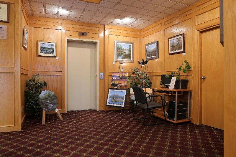 Tamarack Motor Inn image