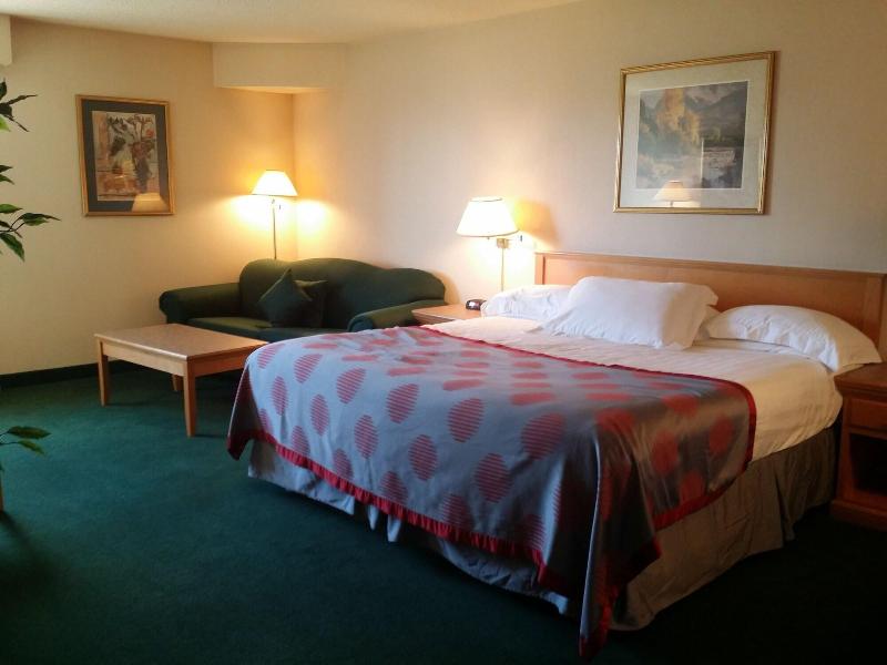 Tamarack Motor Inn image