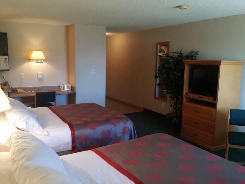 Tamarack Motor Inn image