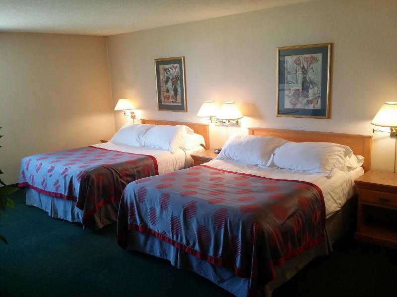 Tamarack Motor Inn image