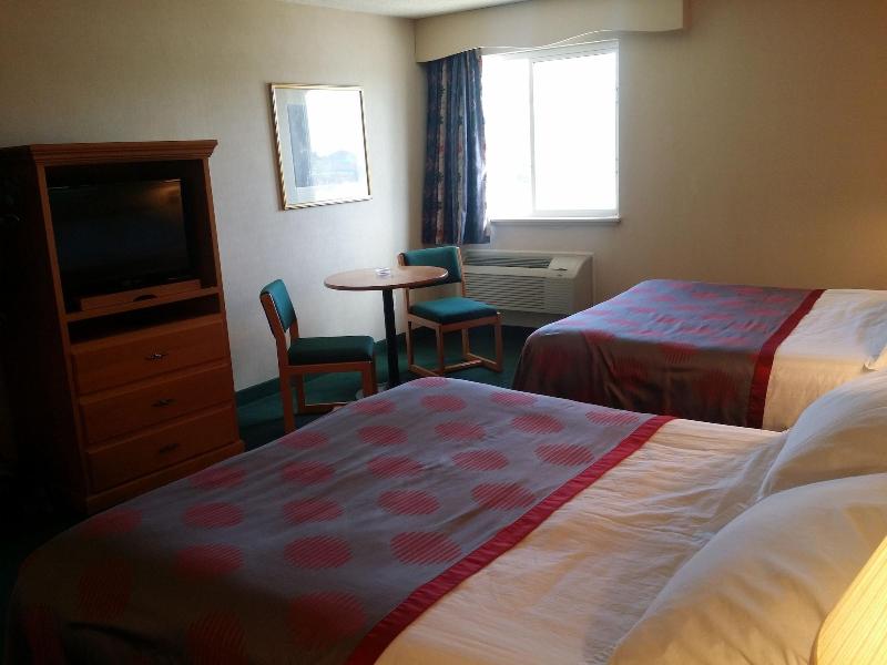 Tamarack Motor Inn image