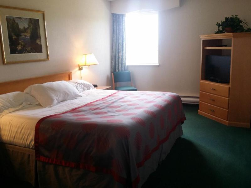Tamarack Motor Inn image