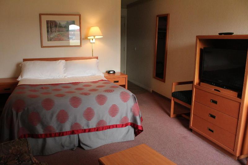 Tamarack Motor Inn image
