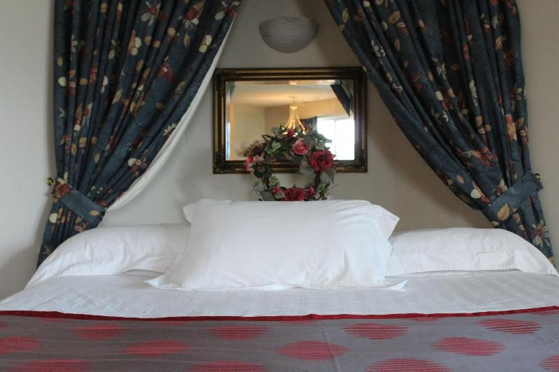 Tamarack Motor Inn image