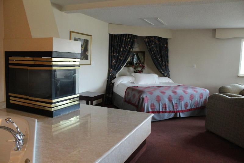 Tamarack Motor Inn image