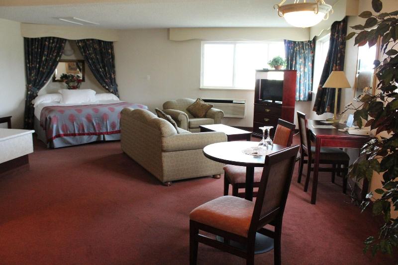 Tamarack Motor Inn image