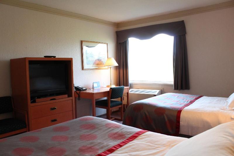 Tamarack Motor Inn image