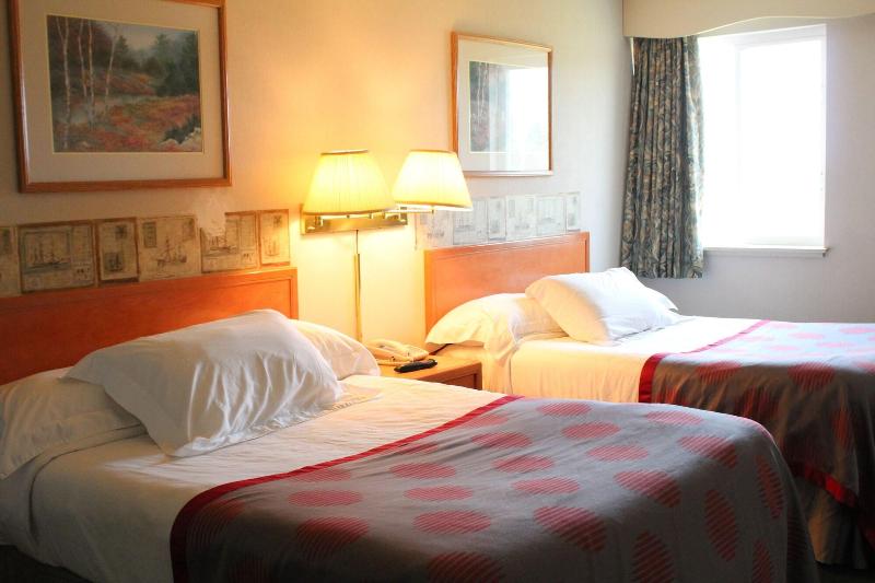 Tamarack Motor Inn image