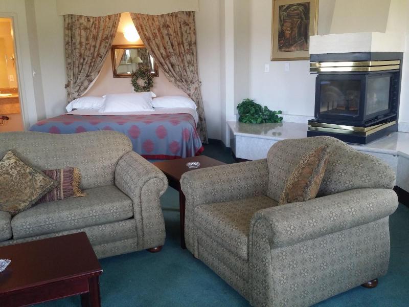 Tamarack Motor Inn image