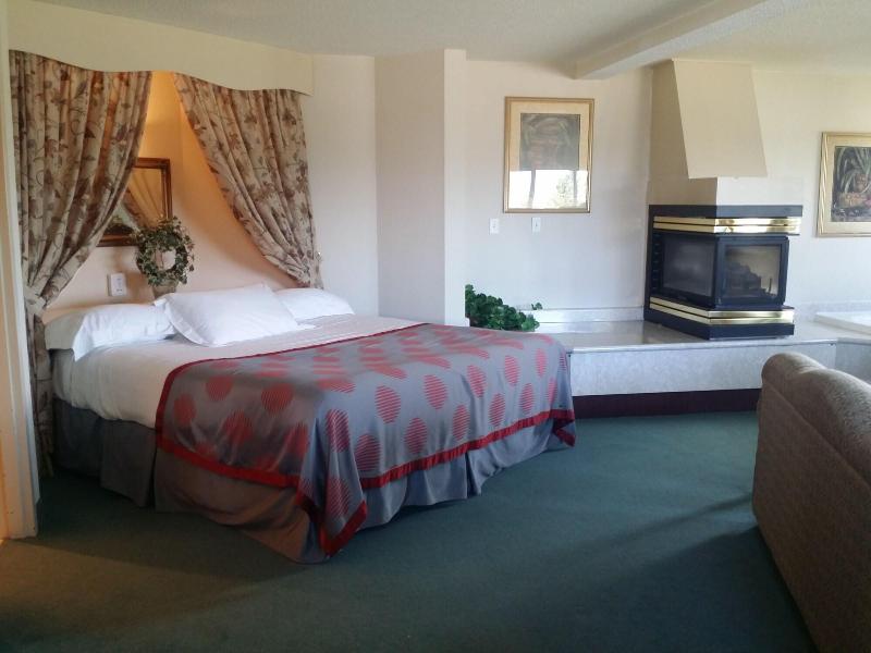 Tamarack Motor Inn image