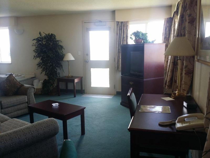Tamarack Motor Inn image