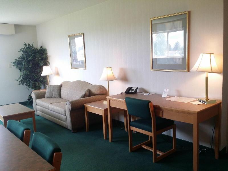 Tamarack Motor Inn image